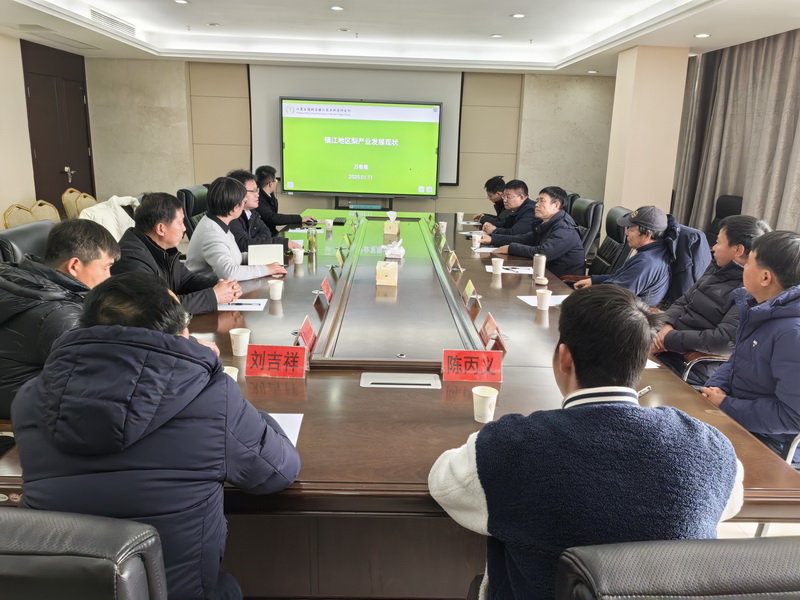 中国工程院张绍铃院士应邀赴江苏丘陵地区梨科技联合创新中心指导工作1_调整大小.jpg
